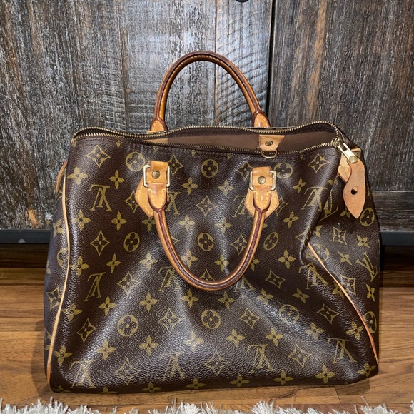 Authentic Louis Vuitton Monogram Speedy 30 - Picture 2 of 13